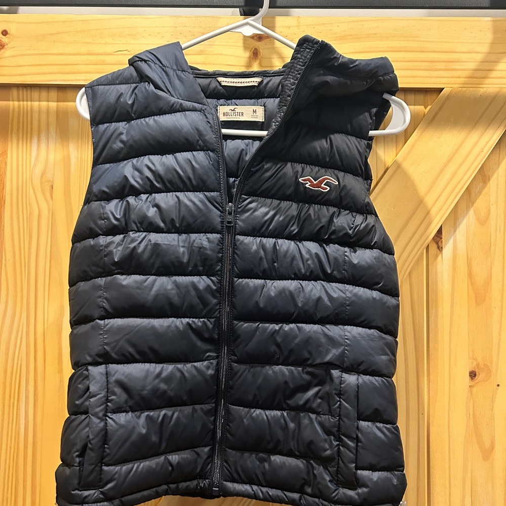 Hollister women’s navy blue Puffer Vest
